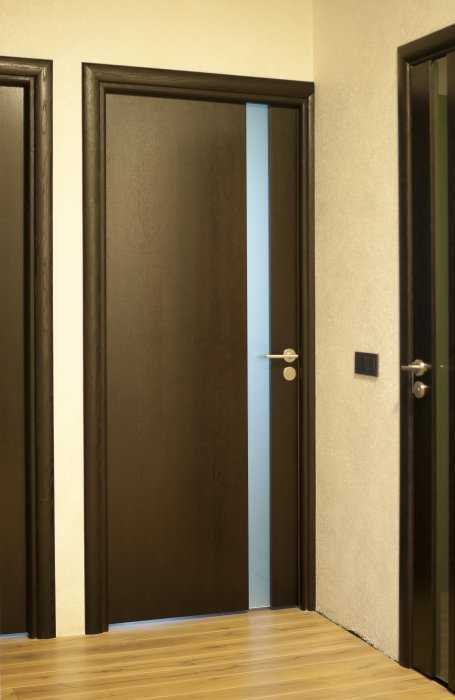 Светлый ламинат и светлые двери (60 фото): сочетание пола цвета орех со светлыми и темными межкомнатными изделиями