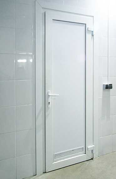 Пластиковые двери в ванную: советы специалистов по выбору и монтажу