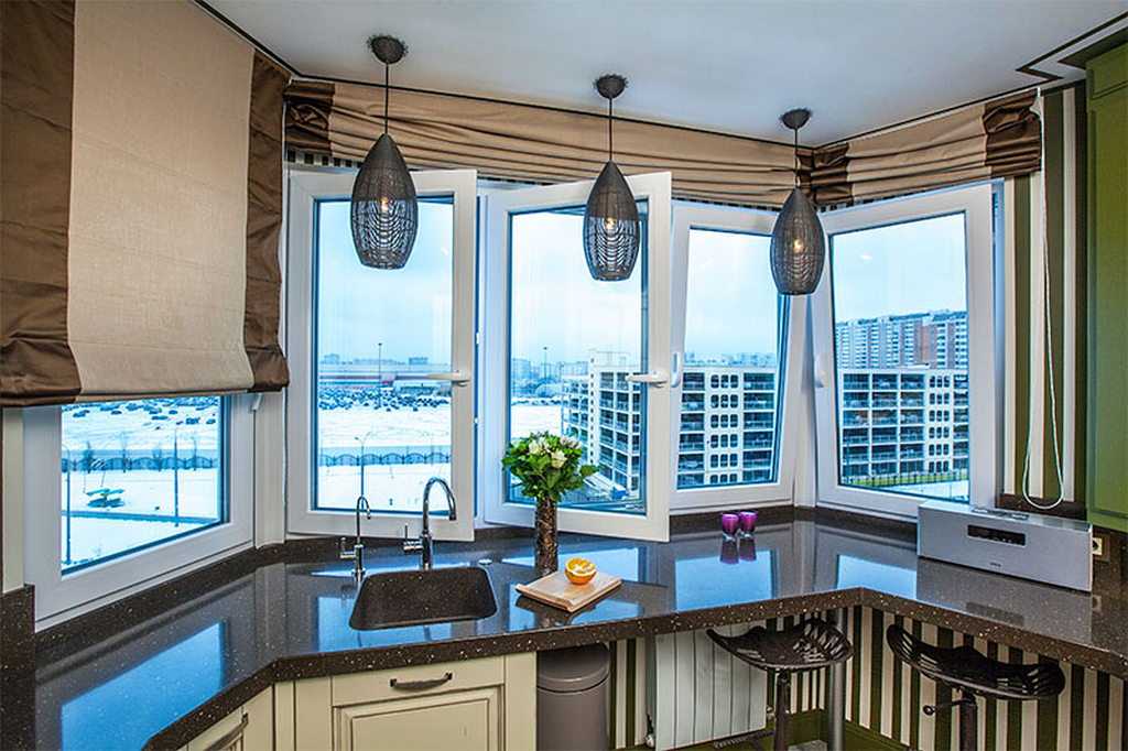 Что надо знать про кухни п44т с эркером, про их дизайн в двушке и трешке? Как оформить эркерное окно в кухне величиной 13 метров? Какие есть варианты дизайна и красивые примеры?